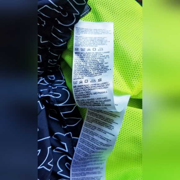 Hurley Water-Resistant Jacket Hoodie Windbreaker Jacket NEW Size XL 13-15 Years - Picture 16 of 16